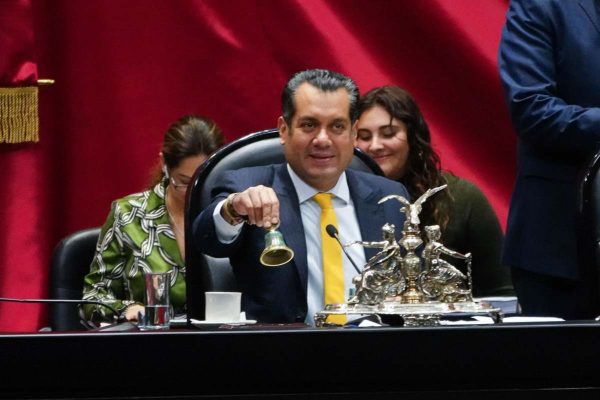 Sergio Gutiérrez Luna defiende su arte y ropa de lujo; dice que es producto de actividad privada