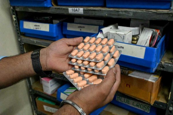 Trump busca que medicamentos bajen de precio en EU