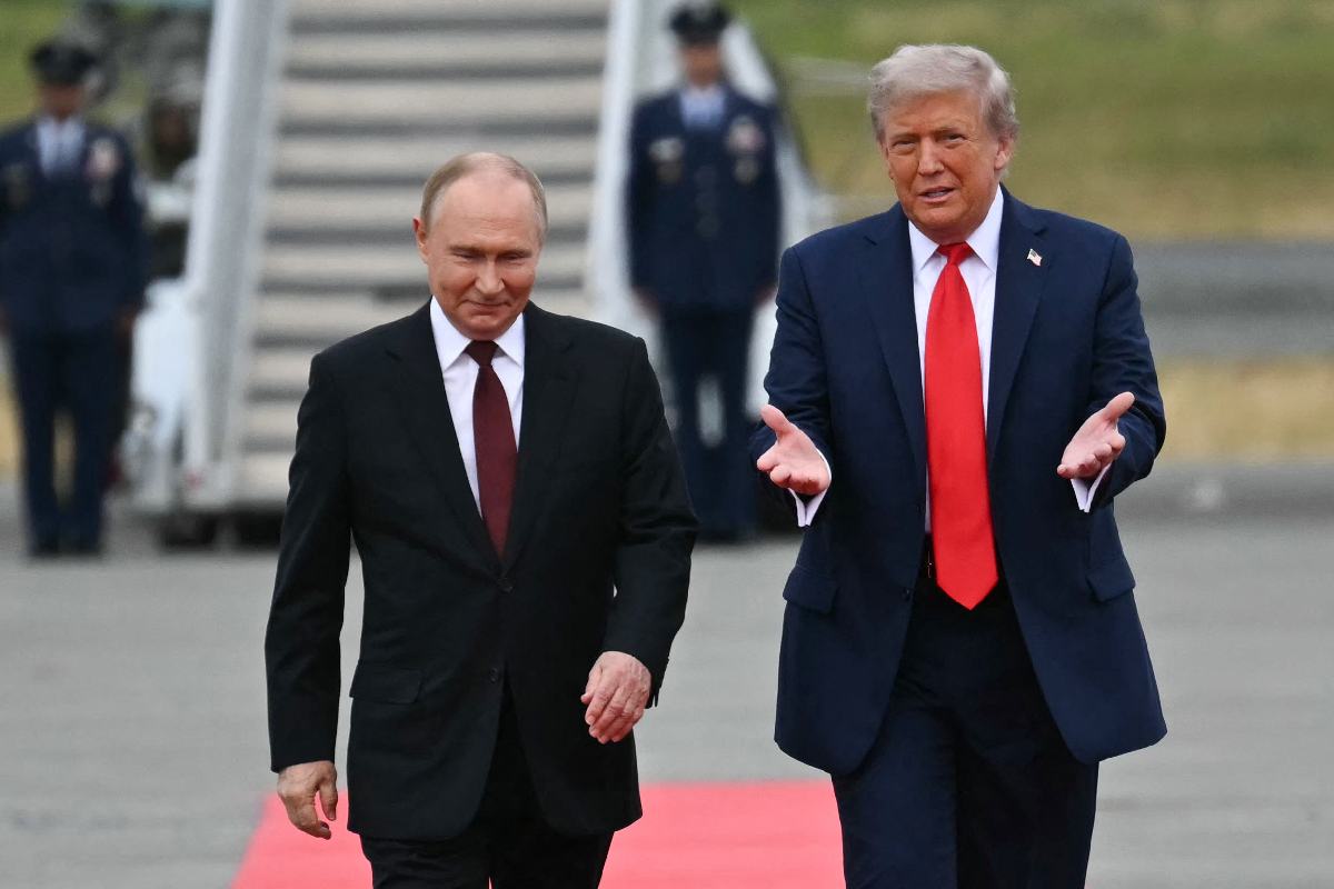 Trump y Putin caminan en Alaska previo a su reunión para hablar de la guerra en ucrania