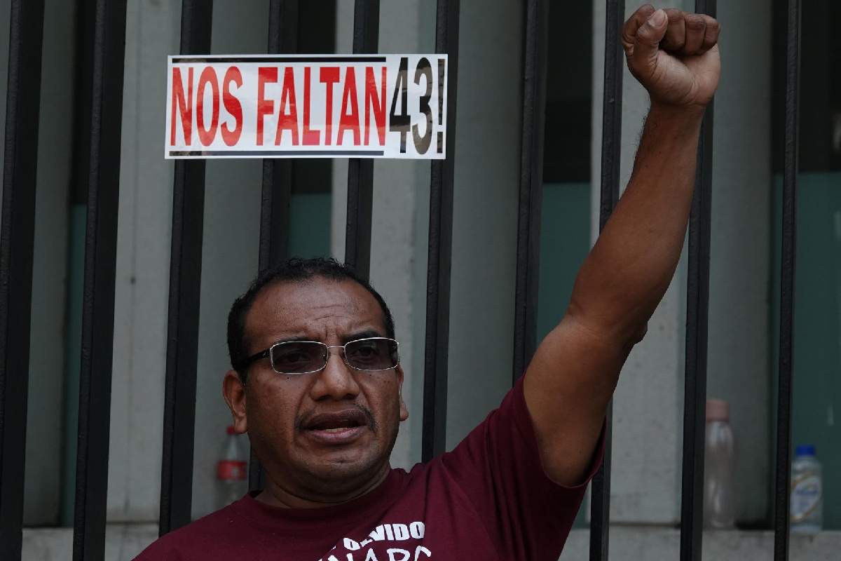Vidulfo Rosales renuncia como abogado de Ayotzinapa