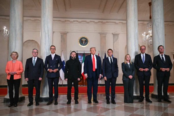 Zelensky junto con Trump y líderes europeos