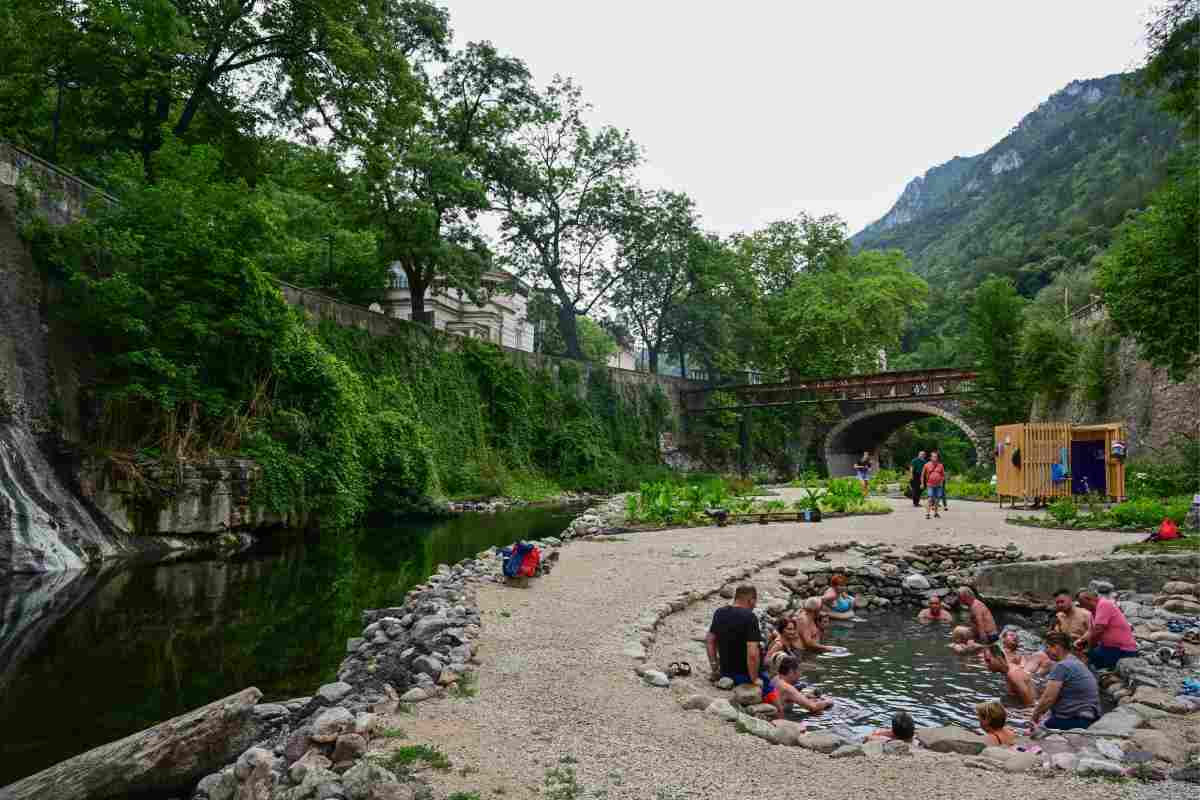Corrupción y abandono: cómo una ciudad termal fantasma resurge en Rumania