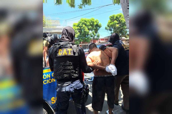 El presunto integrante de la pandilla Barrio 18 fue entregado a El Salvador tras su detención.
