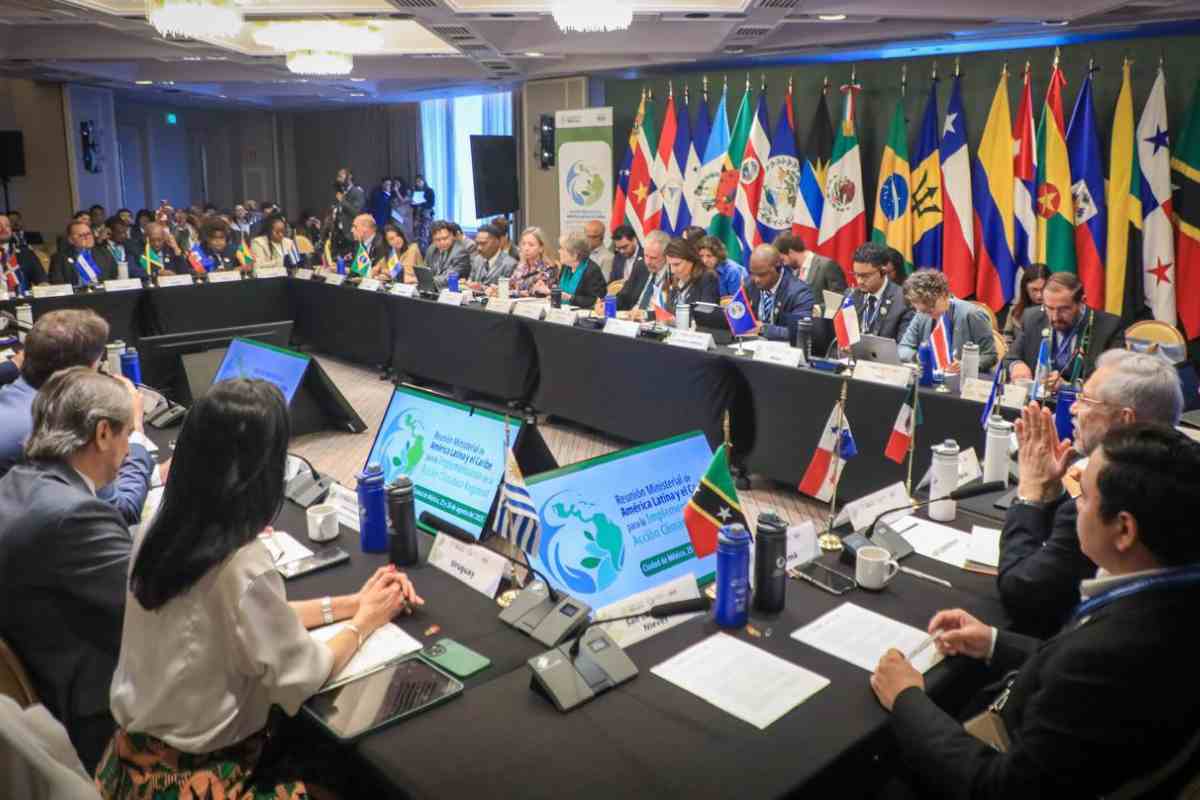 Sheinbaum presume el programa Sembrando Vida, la construcción de trenes y carro Olinia en la Cumbre Ministerial