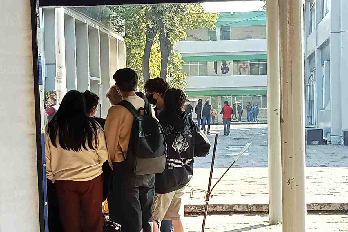 “Nos mandaron a donde haya lugar”, reclaman jóvenes pese a buenos puntajes en el ECOEMS