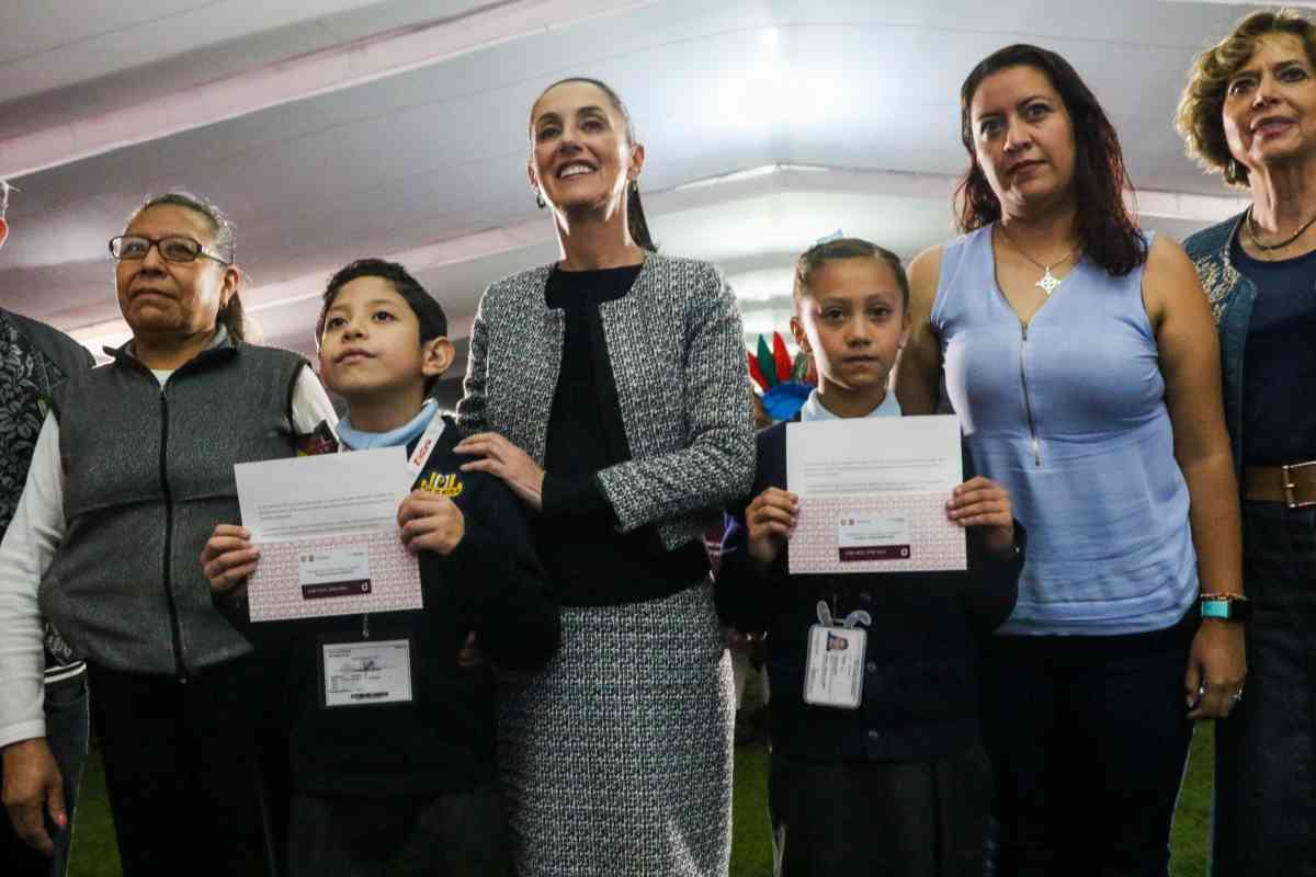 entrega becas Bienestar Sheinbaum