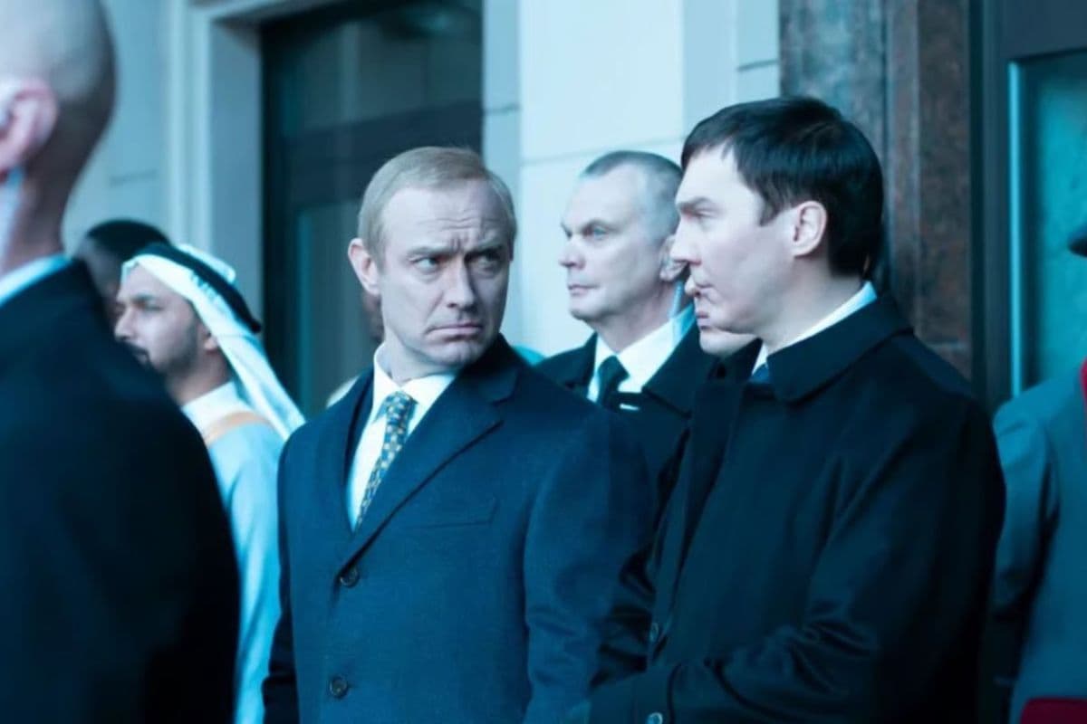 jude law vladimir putin the wizard of the kremlin