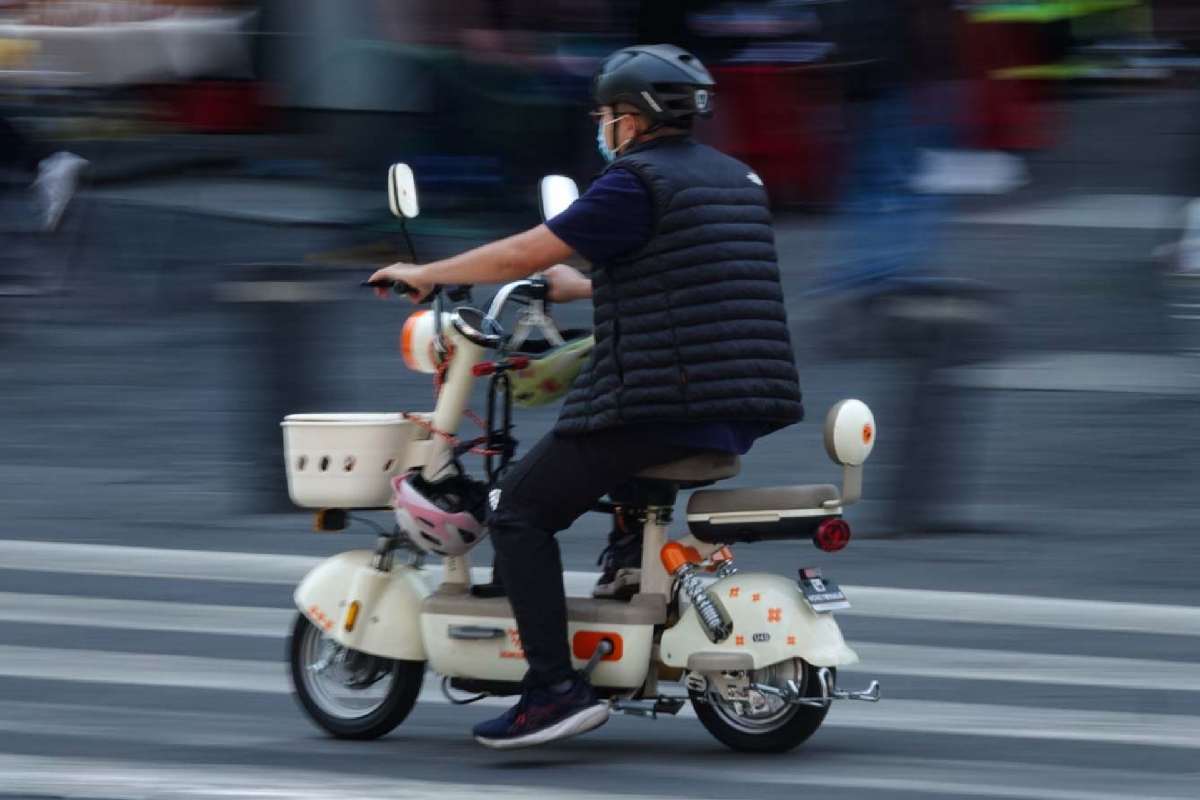 ¿Usas scooter o moto eléctrica en CDMX? Ya debes tramitar una licencia