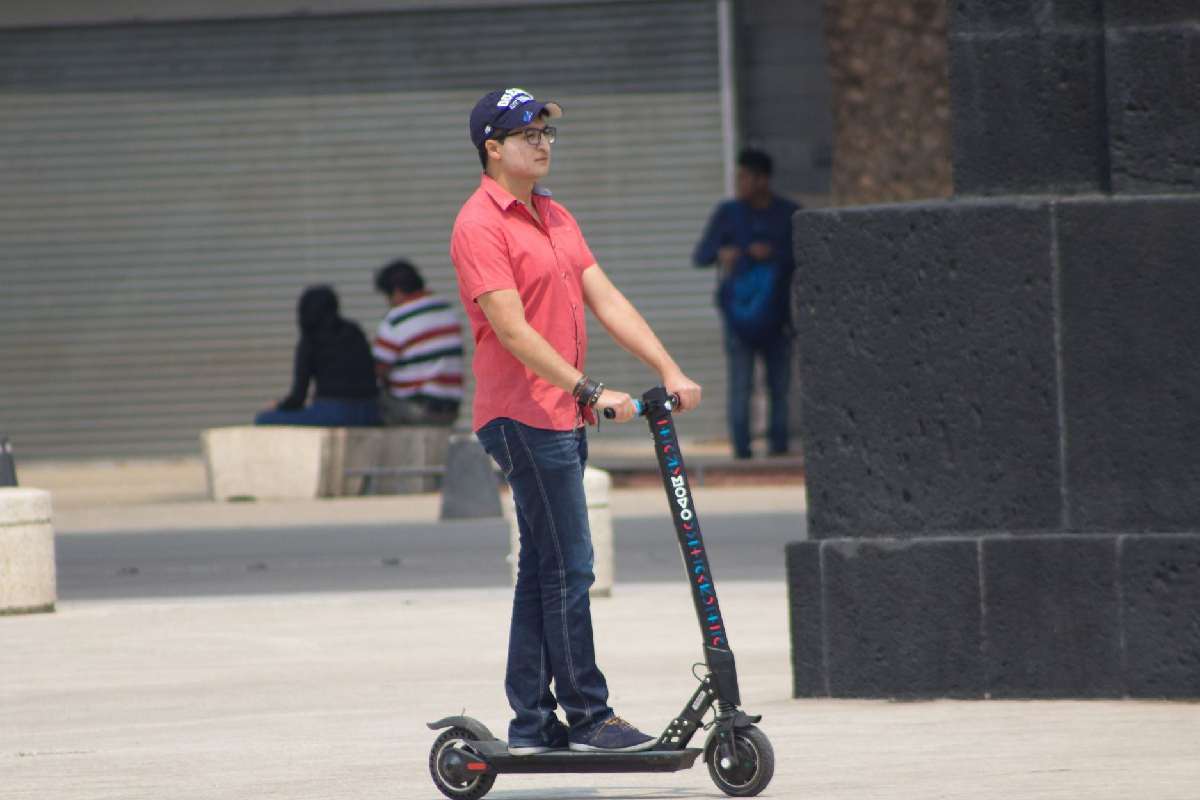 ¿Usas scooter o moto eléctrica en CDMX? Ya debes tramitar una licencia