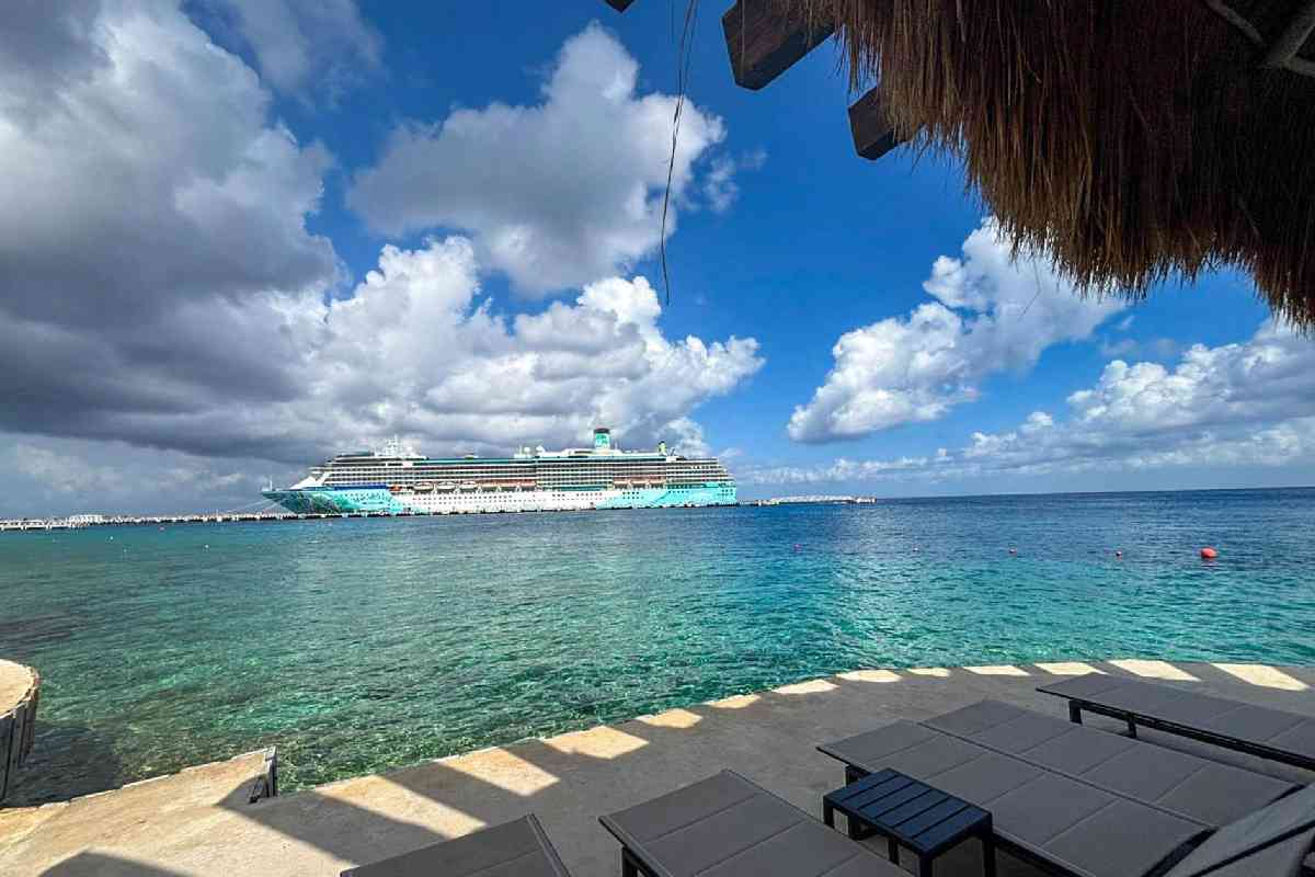 Ricardo Monreal presenta reforma para evitar la privatización de playas; señala a empresa del Ejército por cobros excesivos en Tulum