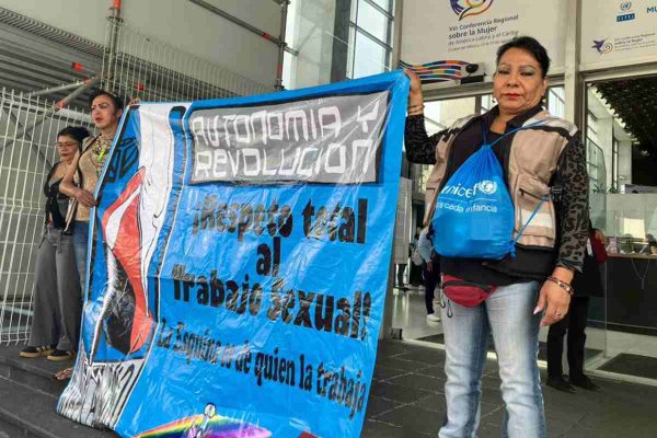 Colectivas feministas y ciudadanas protestaron afuera de la XVI Conferencia Regional sobre la Mujer de América Latina y el Caribe