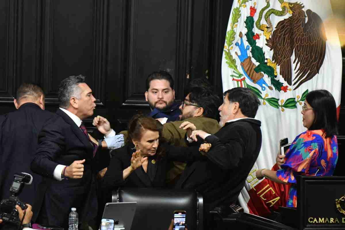 pelea Noroña y Alejandro Moreno_