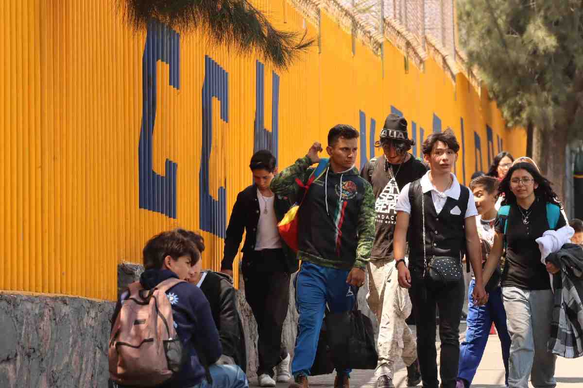 Frustración y reclamos por errores del ECOEMS; SEP afirma que 95% de aspirantes quedó en sus primeras opciones