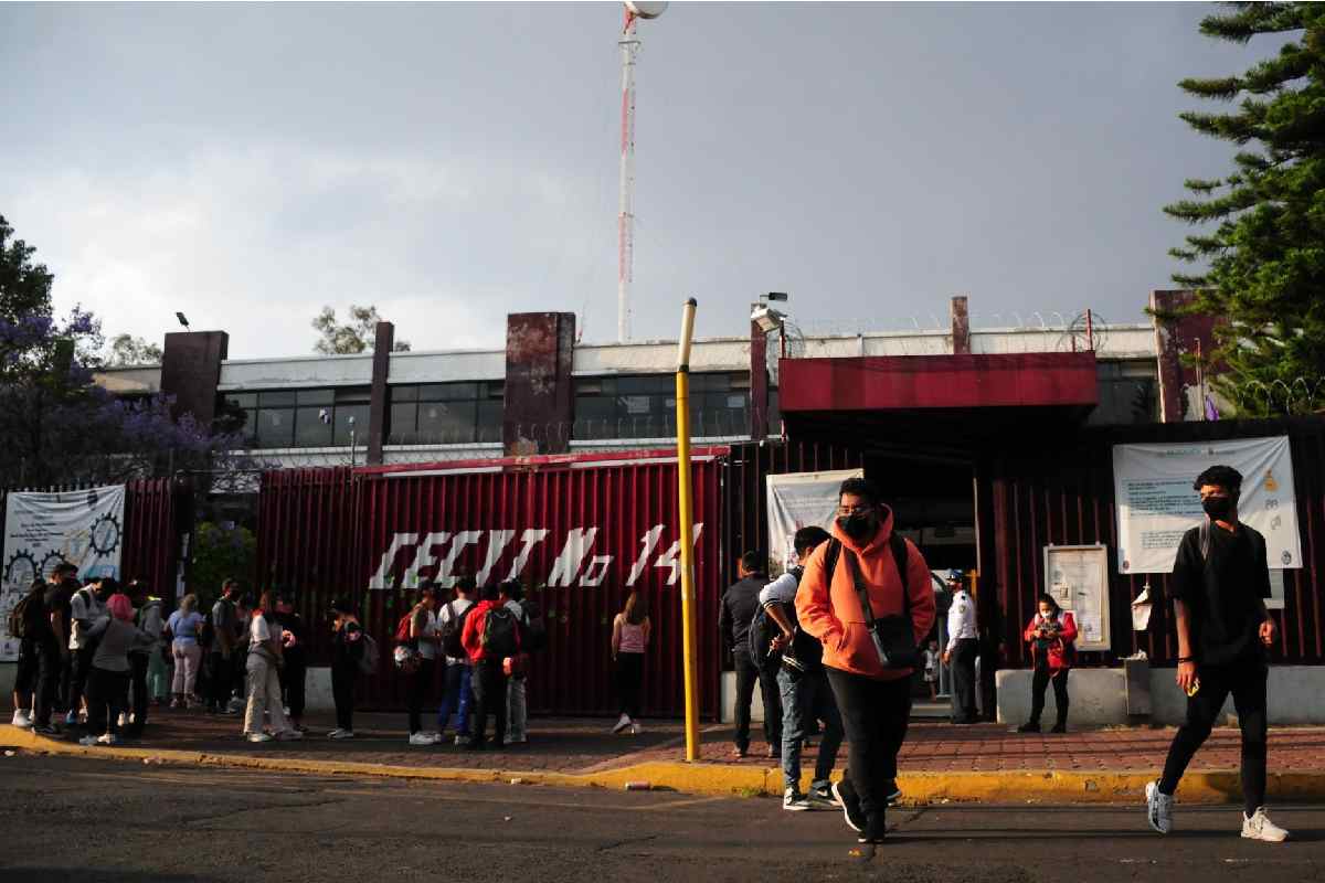 Frustración y reclamos por errores del ECOEMS; SEP afirma que 95% de aspirantes quedó en sus primeras opciones