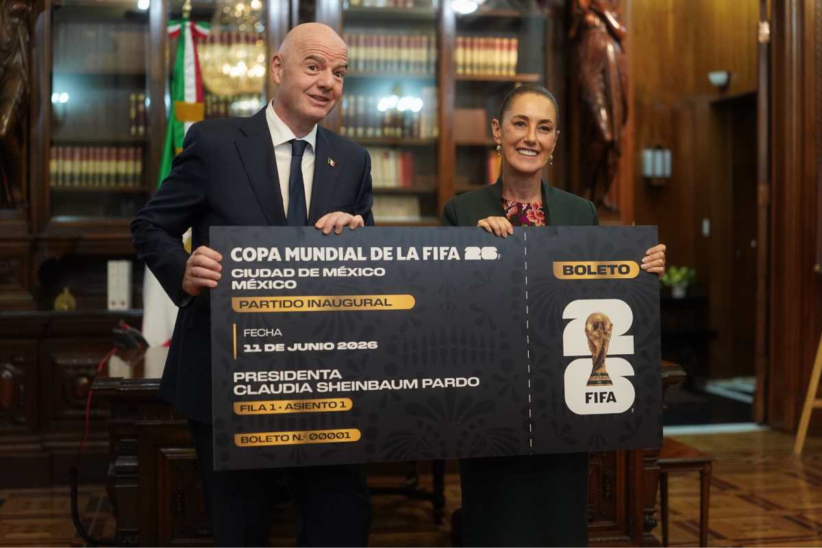 Sheinbaum se reúne con el presidente de la FIFA previo al Mundial 2026