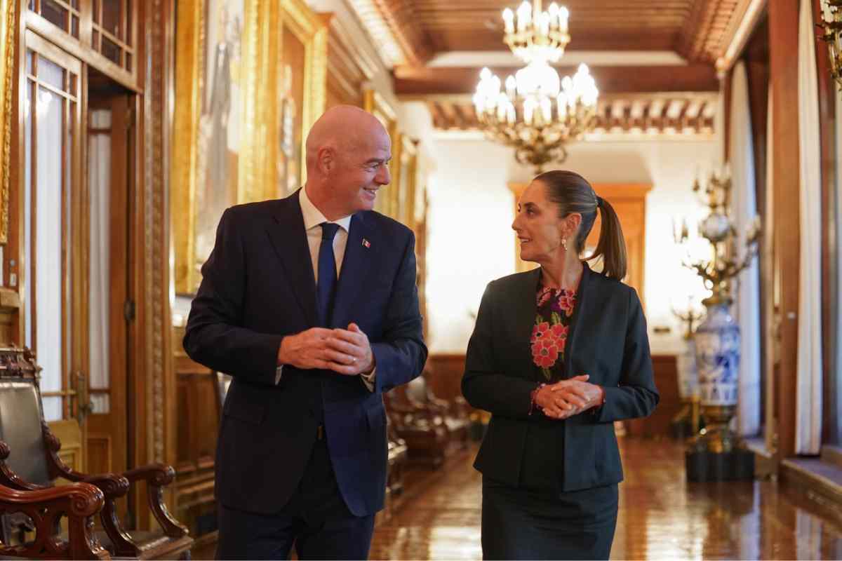 Sheinbaum se reúne con el presidente de la FIFA previo al Mundial 2026