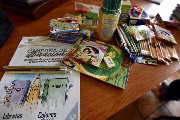 ¡Apadrina con útiles escolares a niños huérfanos y refugiados en México! Te contamos dos iniciativas