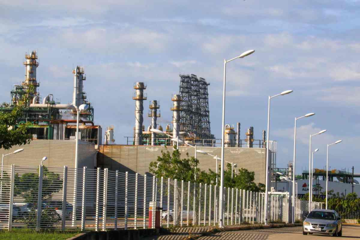 Asaltan Refinería Olmeca en Dos Bocas, Tabasco, pese a resguardo de la Marina
