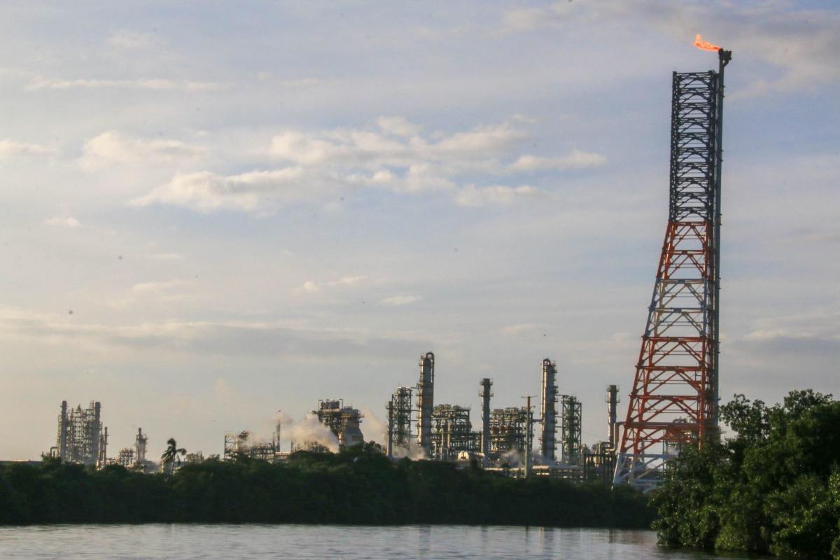 Asaltan Refinería Olmeca en Dos Bocas, Tabasco, pese a resguardo de la Marina