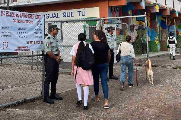 Autoridades resguardan escuelas en regreso a clases