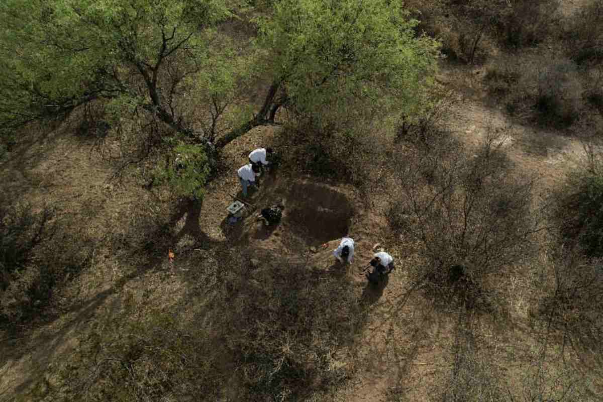 Buscadoras piden realizar segunda búsqueda en fosa donde localizaron 17 cuerpos en Irapuato