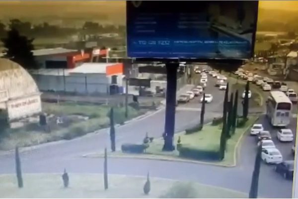 Choque de Tren con Autobús en Atlacomulco captado por cámara de seguridad