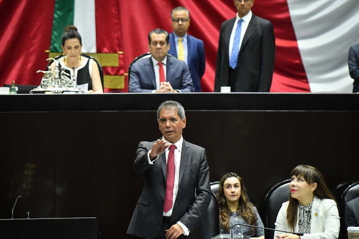 Comparece secretario de Hacienda
