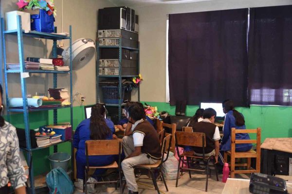 Comunidad indígena gana amparo para que gobierno de Guerrero asigne maestros y mejore escuela