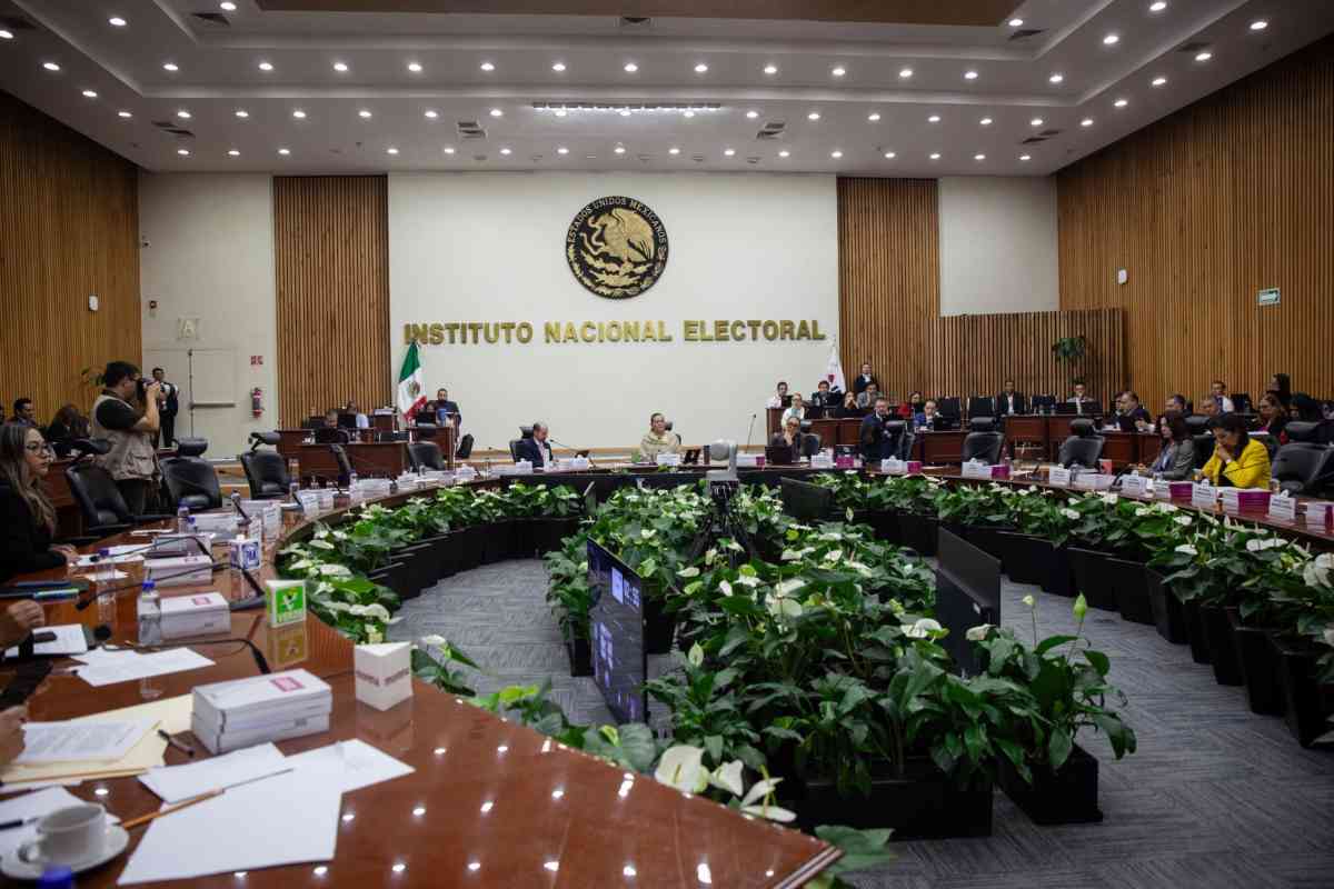 Consejeros del INE exigen independencia y autonomía tras reactivarse proceso por aplazar revocación de mandato de AMLO
