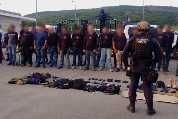 Detienen a 38 presuntos “guardias” de La Luz del Mundo en un campamento en Vista Hermosa, Michoacán