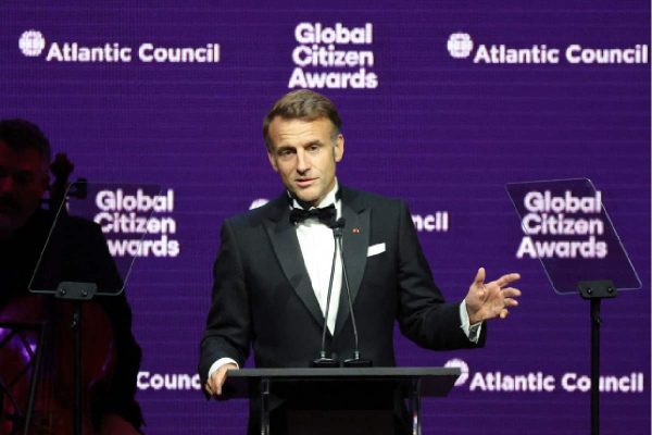 Emmanuel Macron tendría con el expresidente Francés