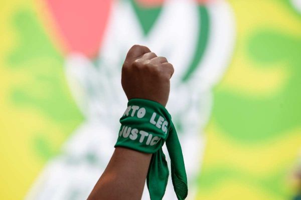 Exigen sacar el aborto de códigos penales