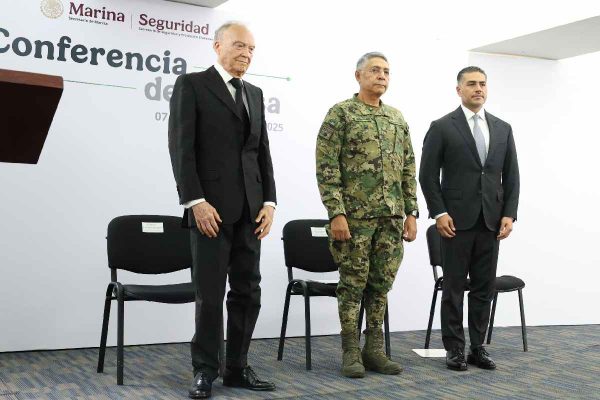 Familiar del exsecretario de Marina de AMLO entre los 14 detenidos por huachicol; él pidió investigar, dicen autoridades