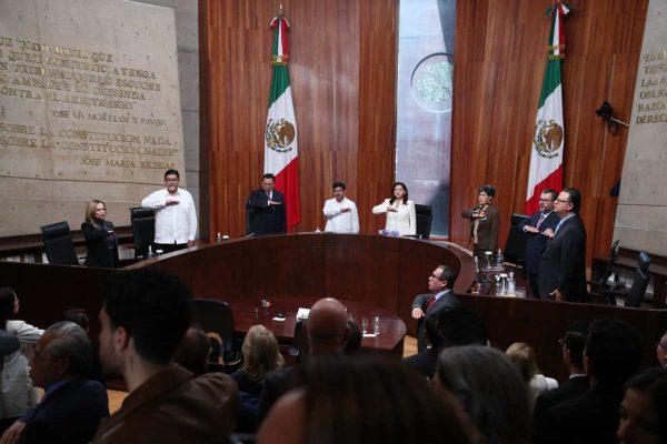Gilberto Guzmán de Bátiz y Claudia Valle Aguilasocho asumen magistraturas del Tribunal Electoral