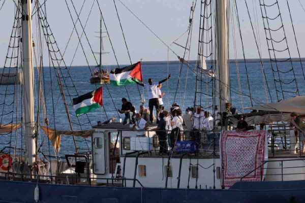 Global Sumud Flotilla bajo ataque a días de llegar a Gaza; cancillería monitorea a mexicanos a bordo