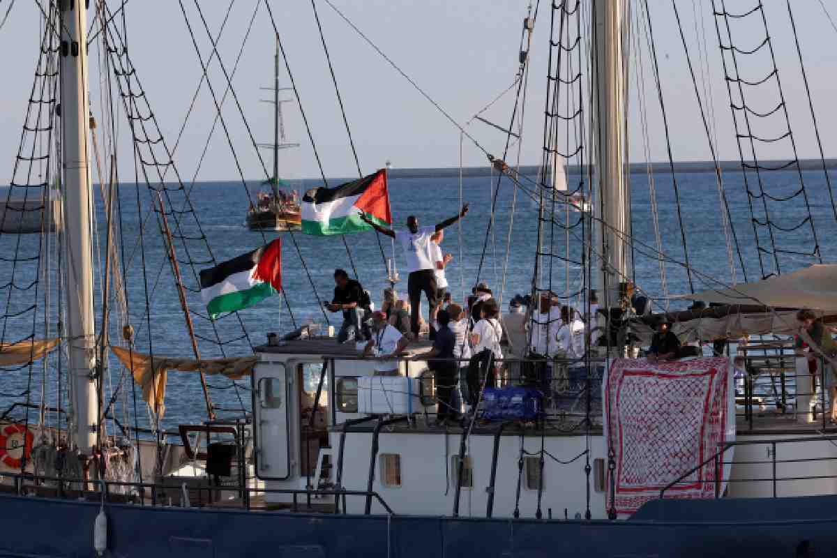 Global Sumud Flotilla bajo ataque a días de llegar a Gaza; cancillería monitorea a mexicanos a bordo