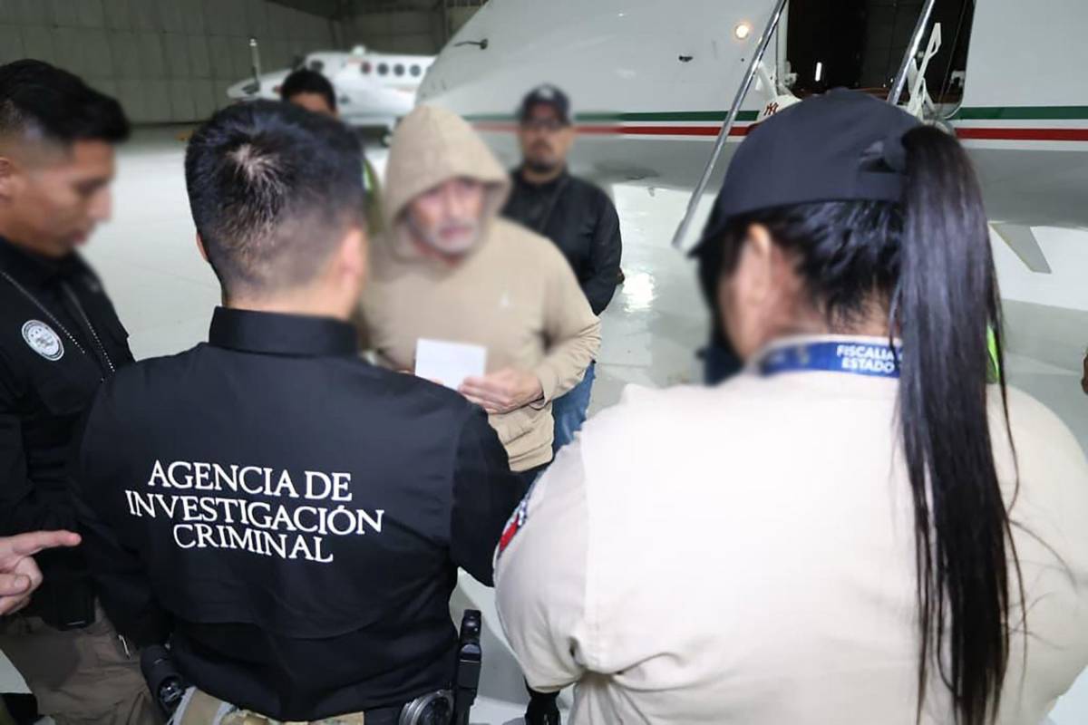 Hernán Bermúdez llega al Aeropuerto de Toluca tras 23 horas de viaje; será trasladado a Altiplano 1