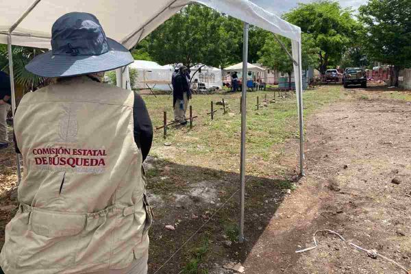 Inicia segunda etapa de exhumaciones en fosa común del panteón 21 de Marzo en Culiacán; prevén recuperar 39 cuerpos más