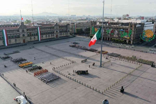 Izan bandera por víctimas de sismos