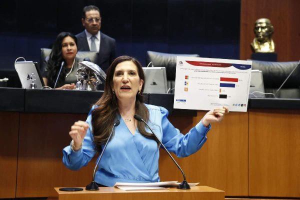 Kenia López durante su participación