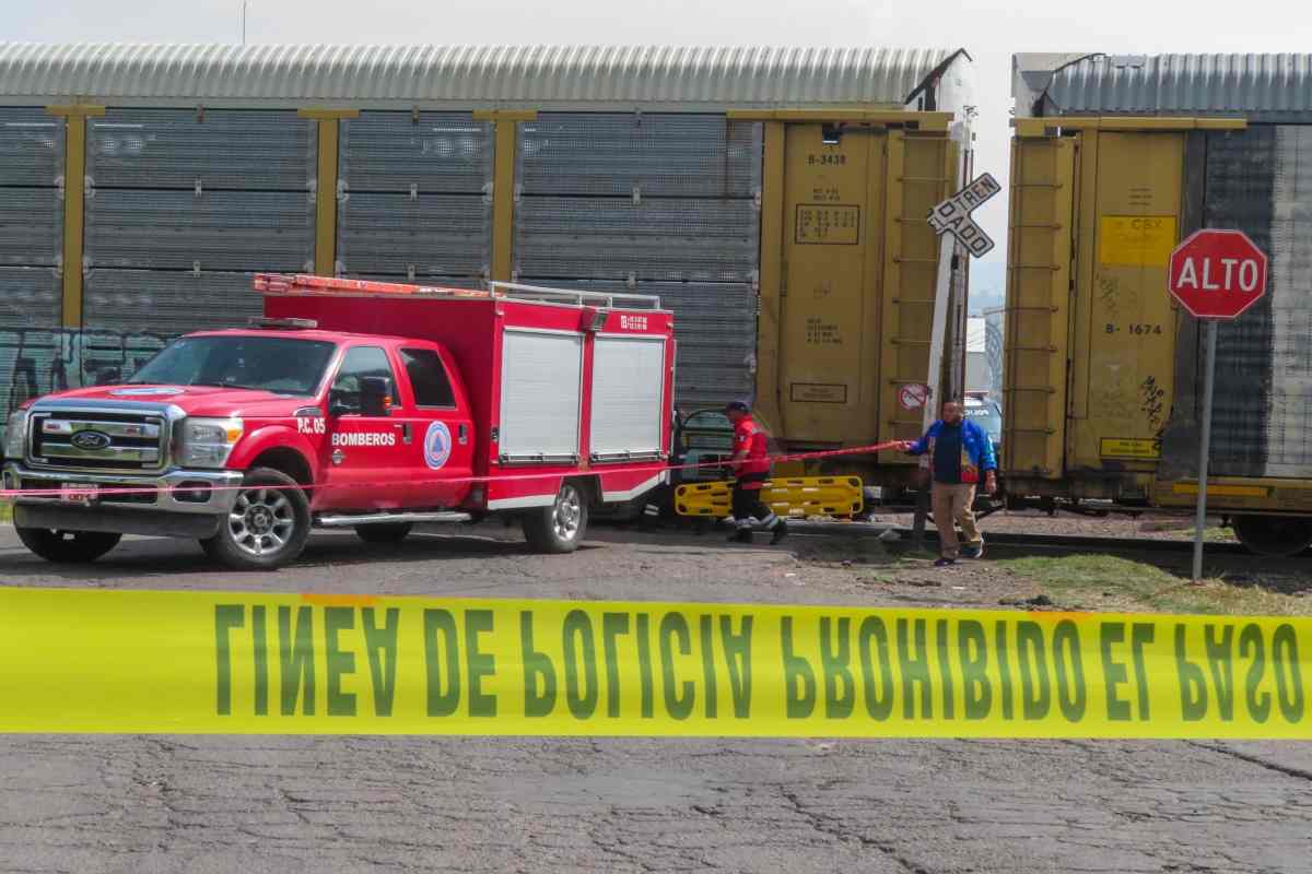 “Llevaba música alta”, Fiscalía Edomex acusa a chofer de autobús por choque con tren en Atlacomulco