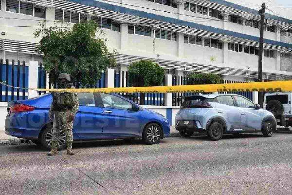 Matan a jefe de farmacia de hospital del IMSS en Culiacán; agresores hieren a menor tras robar auto y huir
