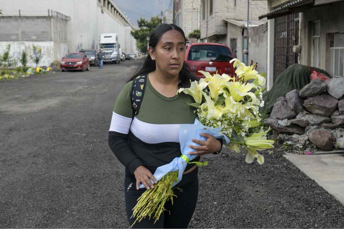 Familiares y amigos llegaron al velorio de Alicia Teodoro, en el municipio de La Paz, Estado de México