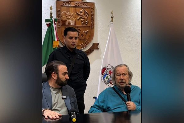 Momento en el que Mauricio Fernández anunció su renuncia como alcalde de San Pedro Garza García