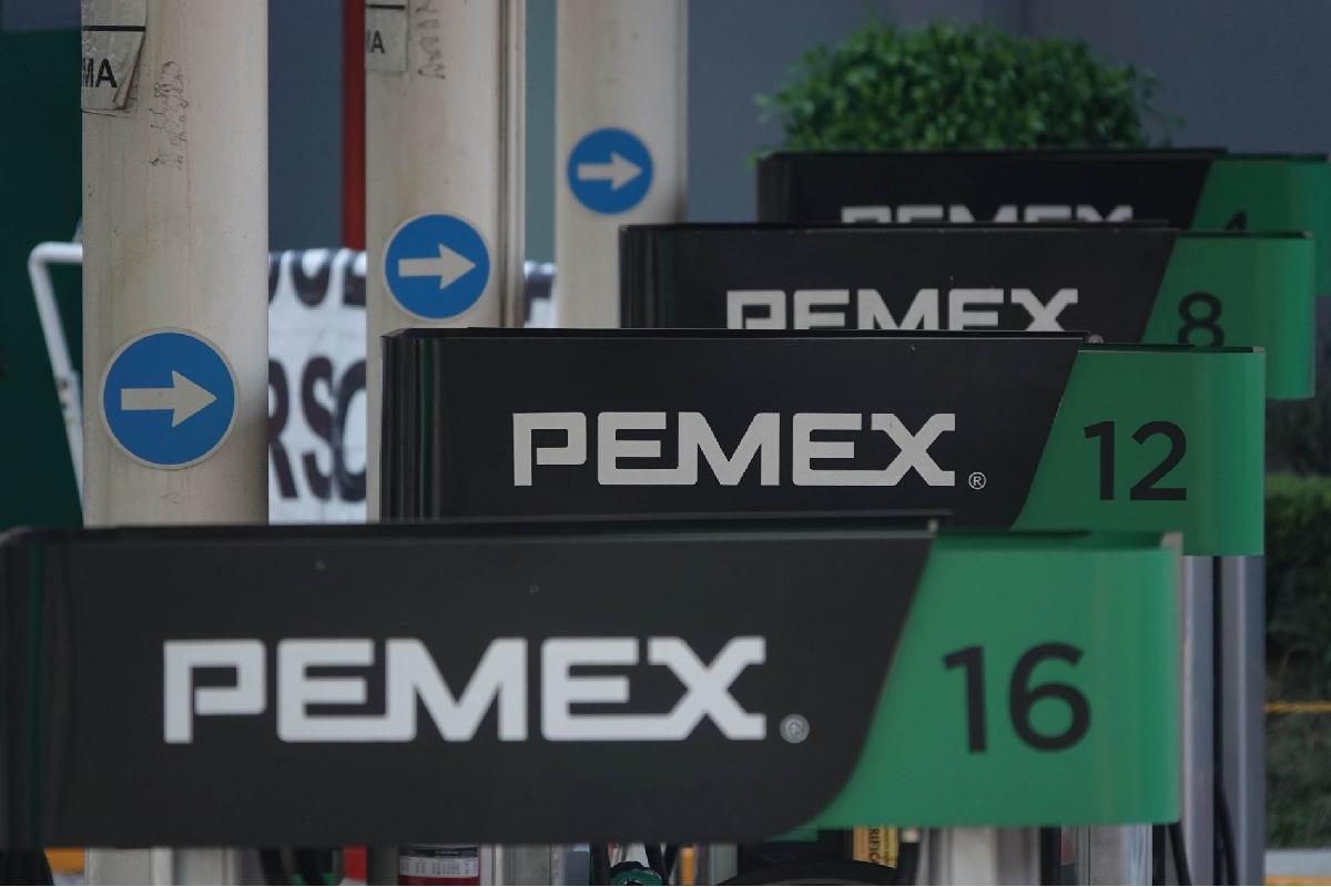Moody's mejora la calificación de Pemex, tras plan de rescate del gobierno