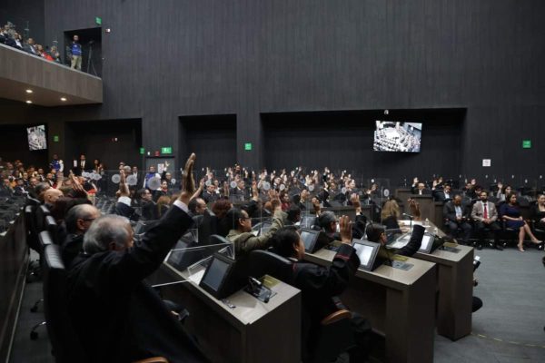 Órgano de Administración Judicial elimina seguros médicos; trabajadores acusan afectación a derechos