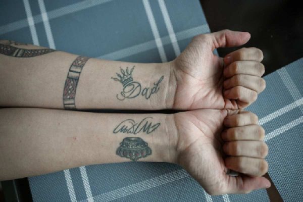 Por dos tatuajes en las muñecas, autoridades de migración y del cecot lo catalogaron como peligroso