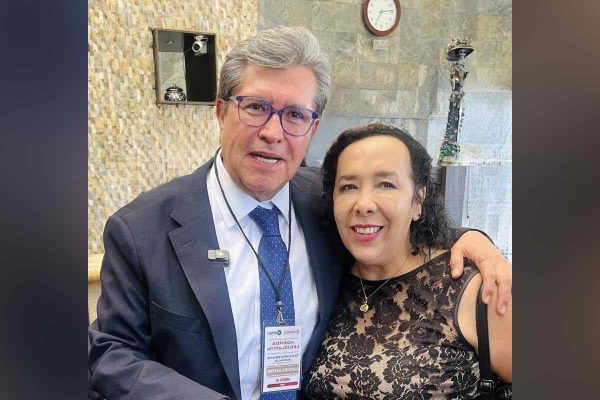 Ricardo Monreal con la diputada de Morena acusa de vínculos con el Cártel de Sinaloa