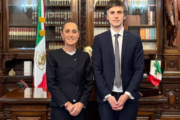 Sheinbaum recibió al abogado del expresidente Pedro Castillo
