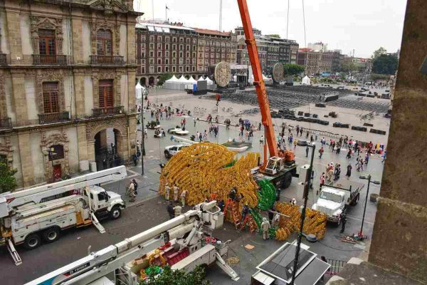 Suspenden encendido del alumbrado por Fiestas Patrias en el Zócalo de CDMX